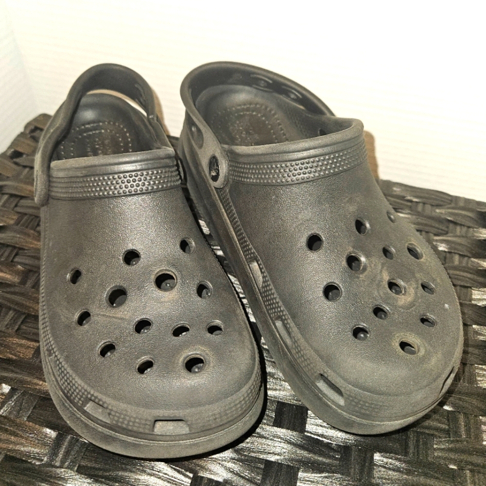 Crocs Black Classic Crush Platform Clogs Youth 3 J3
